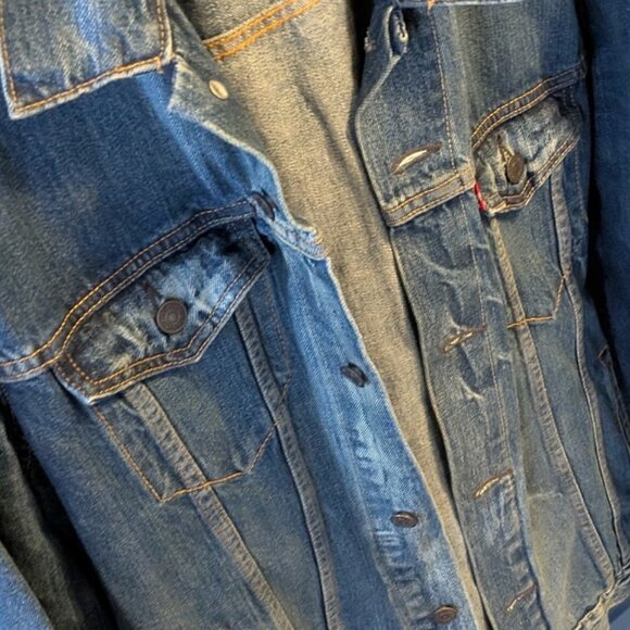 J29 LEVI STRAUSS & CO Trucker Jacket Model #72334 - Picture 2 of 5